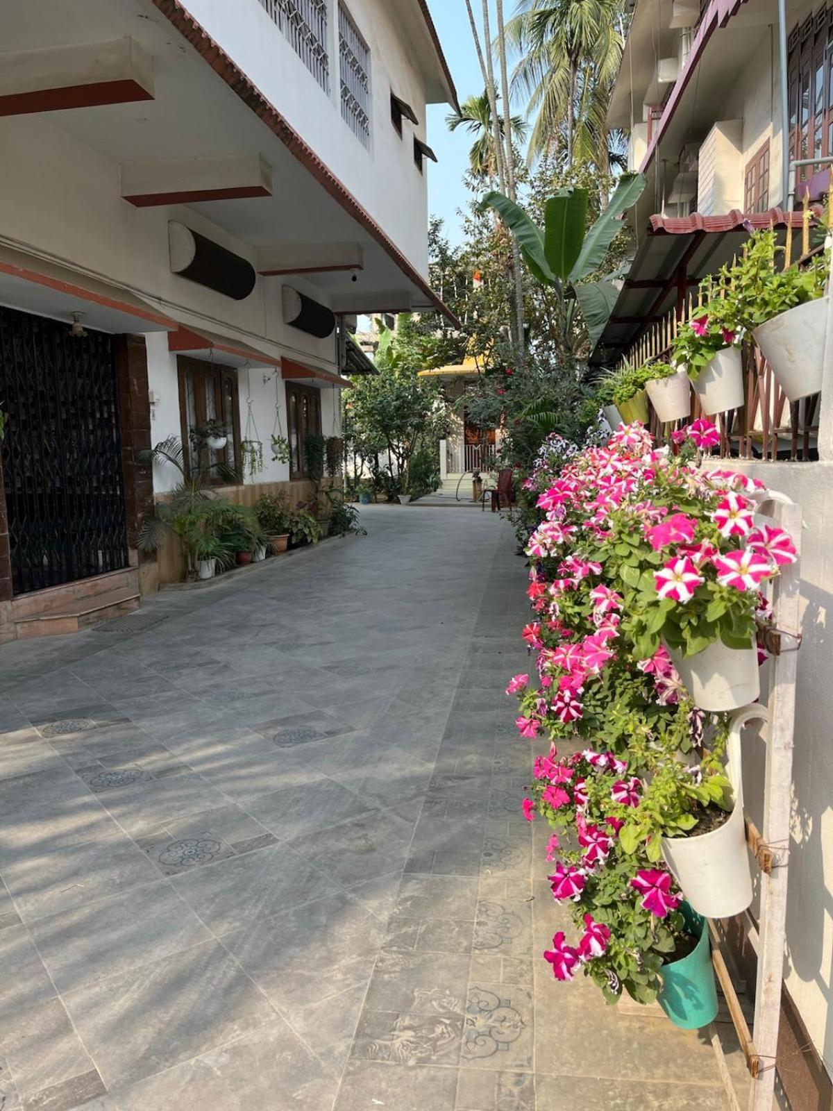 Amazing Homestay Guwahati Exterior foto